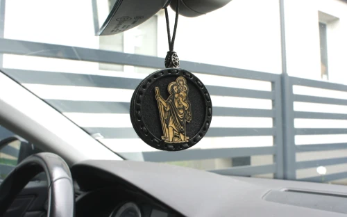 drewniana zawieszka Święty Krzysztof