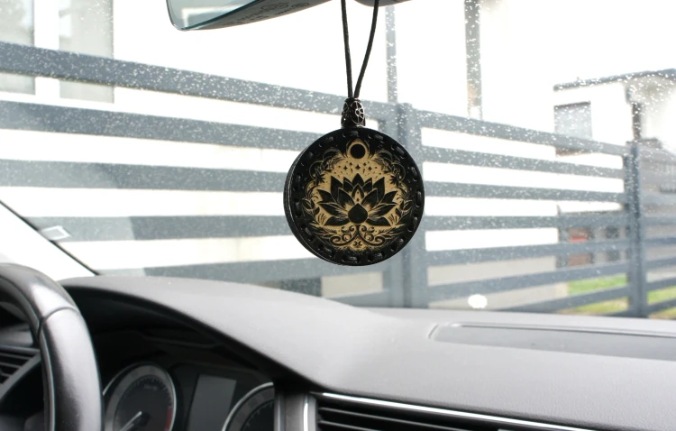 zawieszka samochodowa  z filcem Kwiat Lotosu