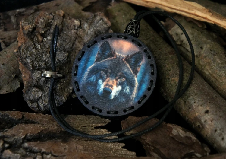 Długotrwały zapach do samochodu  drewniana zawieszka Deconet  wilk.webp