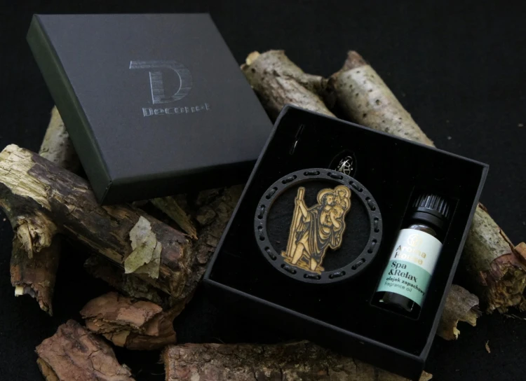 Zawieszka zapachowa prezent na  święta Deconet św. Krzysztof.webp