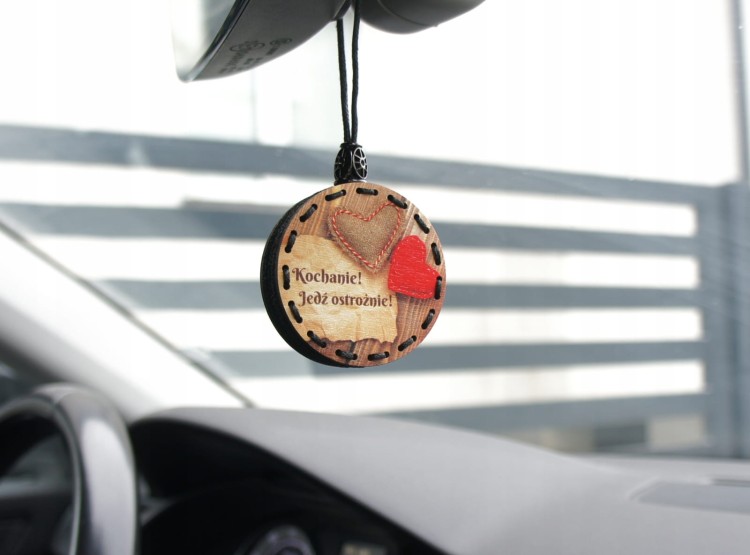 Zapach-do-samochodu-drewniana-zawieszka-Deconet-prezent-na-walentynki-Producent-nieznany-producent (1).jpg
