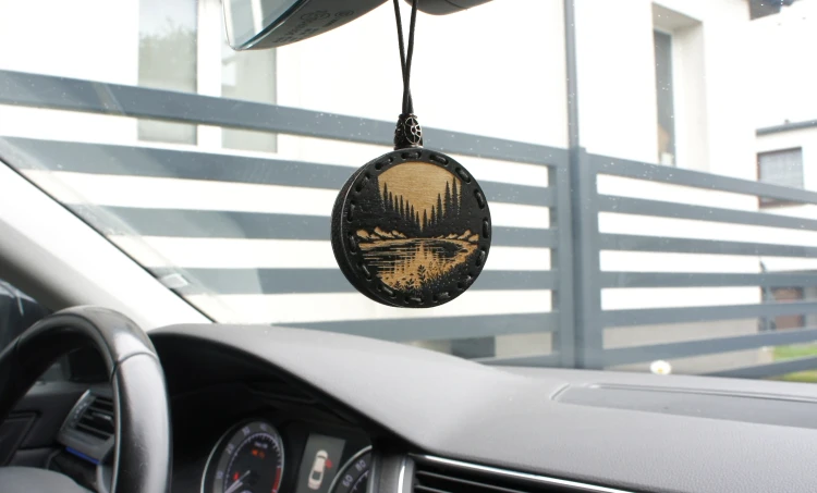 Zapach do samochodu drewniana zawieszka Deconet Black Premium - Jezioro