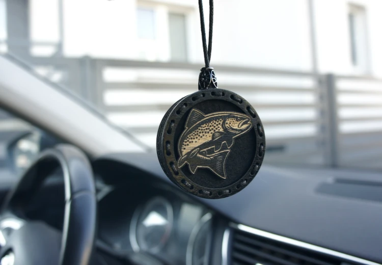 Zapach do samochodu drewniana zawieszka Deconet Black Premium Wood - Pstrąg