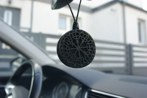 Zapach do samochodu drewniana zawieszka Deconet Black Premium - Kalendarz Nordycki