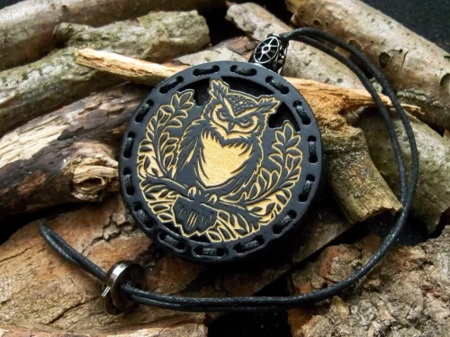 Zapach do samochodu drewniana zawieszka Deconet Black Premium Wood Sowa