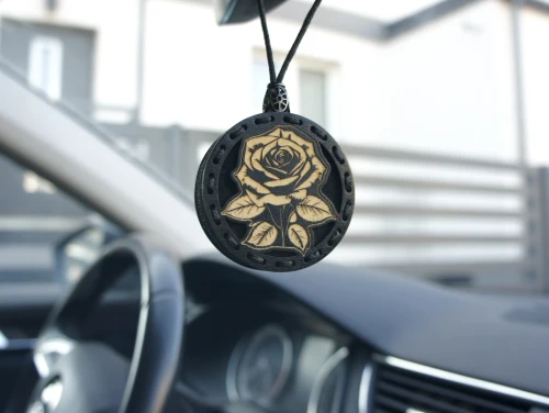 Zapach do auta drewniana zawieszka z filcem Deconet Black Premium - Róża