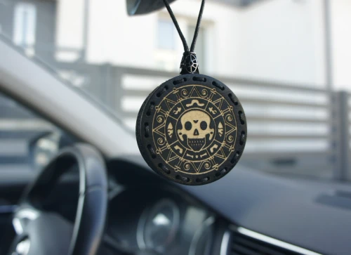 Zapach do samochodu drewniana zawieszka Deconet Moneta Piracka