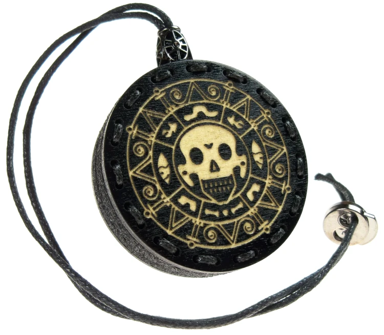 Zapach do samochodu drewniana zawieszka z filcem Moneta Piracka