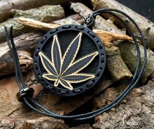 Zapach do samochodu drewniana zawieszka Deconet Black Premium Wood - Liść konopi