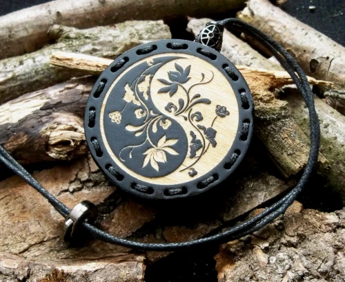 Zapach do samochodu drewniana zawieszka Deconet Black Premium Wood - Yin Yang