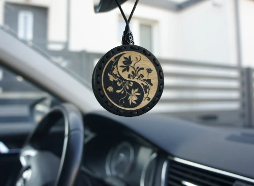 Zapach do samochodu drewniana zawieszka z filcem Yin Yang