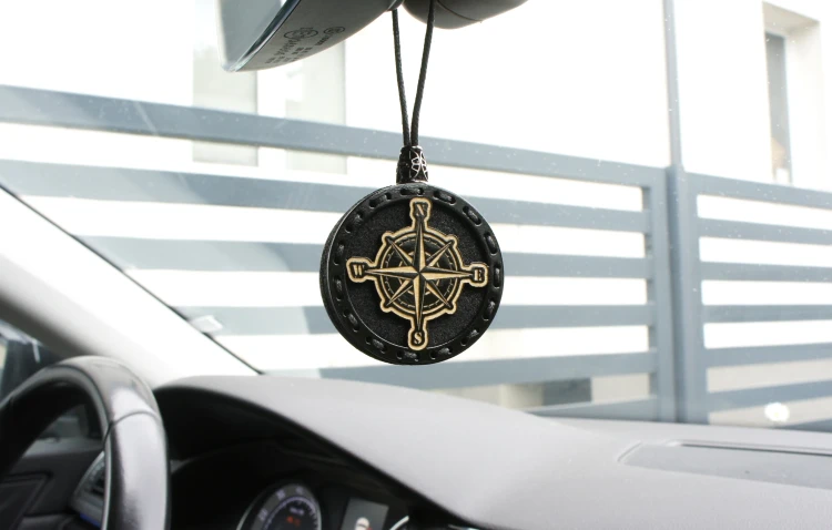 Zawieszka samochodowa róża wiatrów