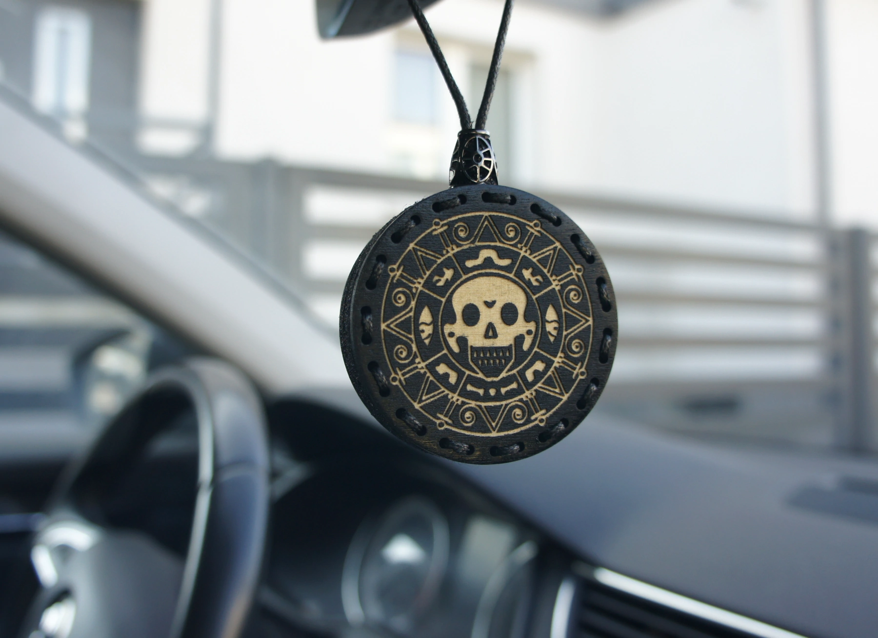 zawieszka moneta piracka