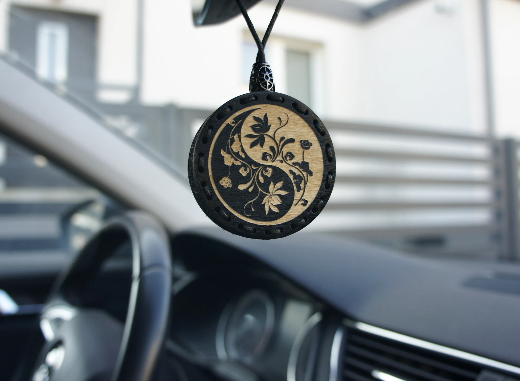 Zawieszka samochodowa yin tang